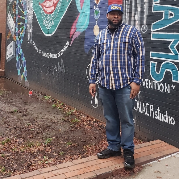 Specialize in men's sneakers, watches, etc - Picture 3 of 3